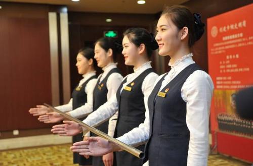 微笑點(diǎn)亮盛會 巾幗盡展風(fēng)華——記北京國際會議中心接待服務(wù)組的姑娘們